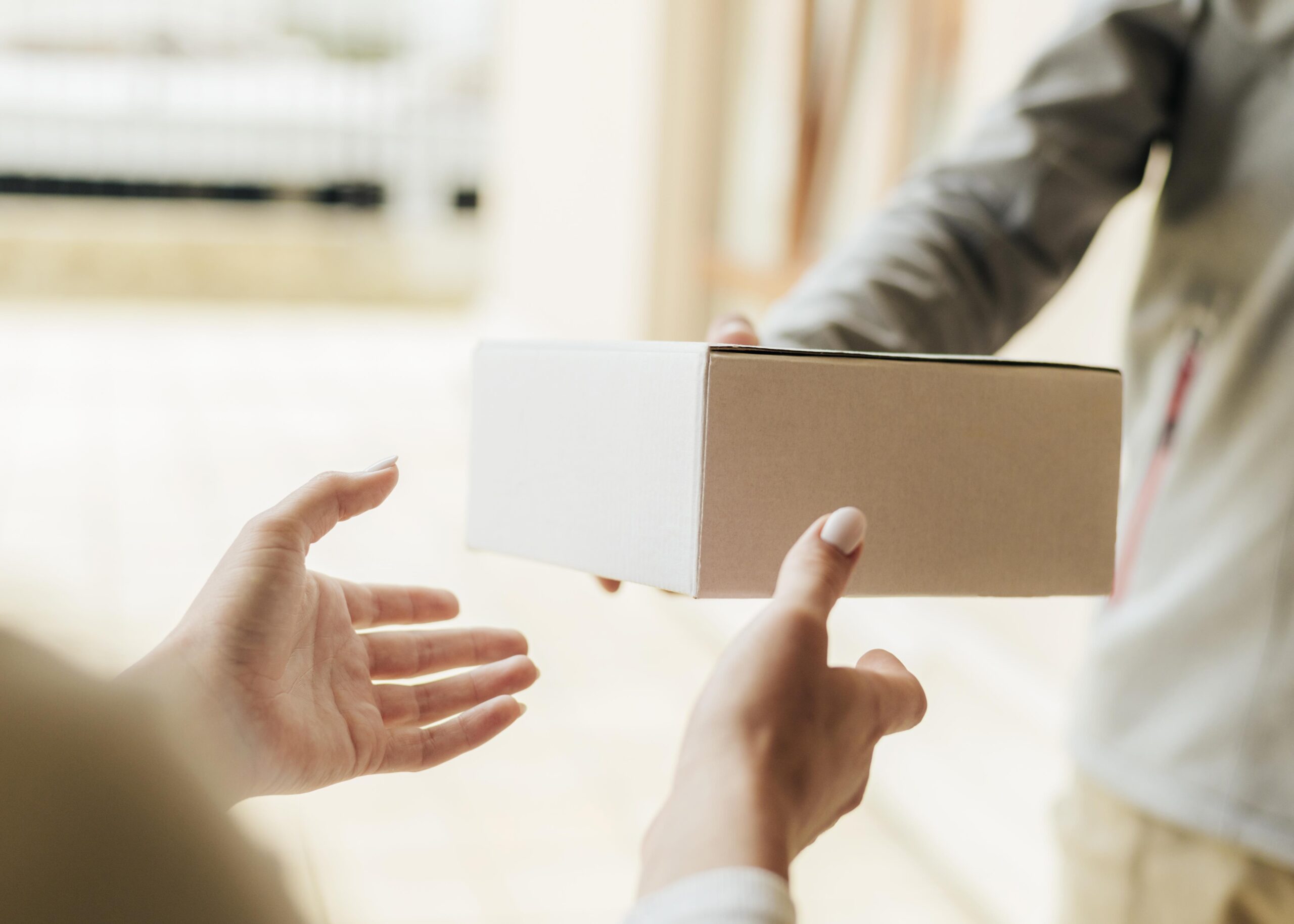 Professionnel, appelez Taxi Doubs pour la livraison express de petits colis que vos clients attendant en transport express